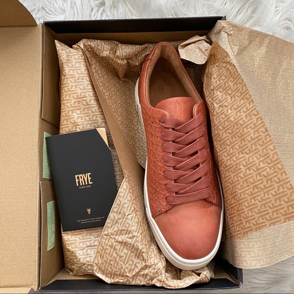 ashlyn embossed logo leather platform sneaker